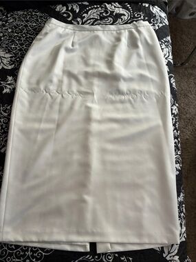 Le Suit White Pencil Skirt - Classic Tailored Silhouette